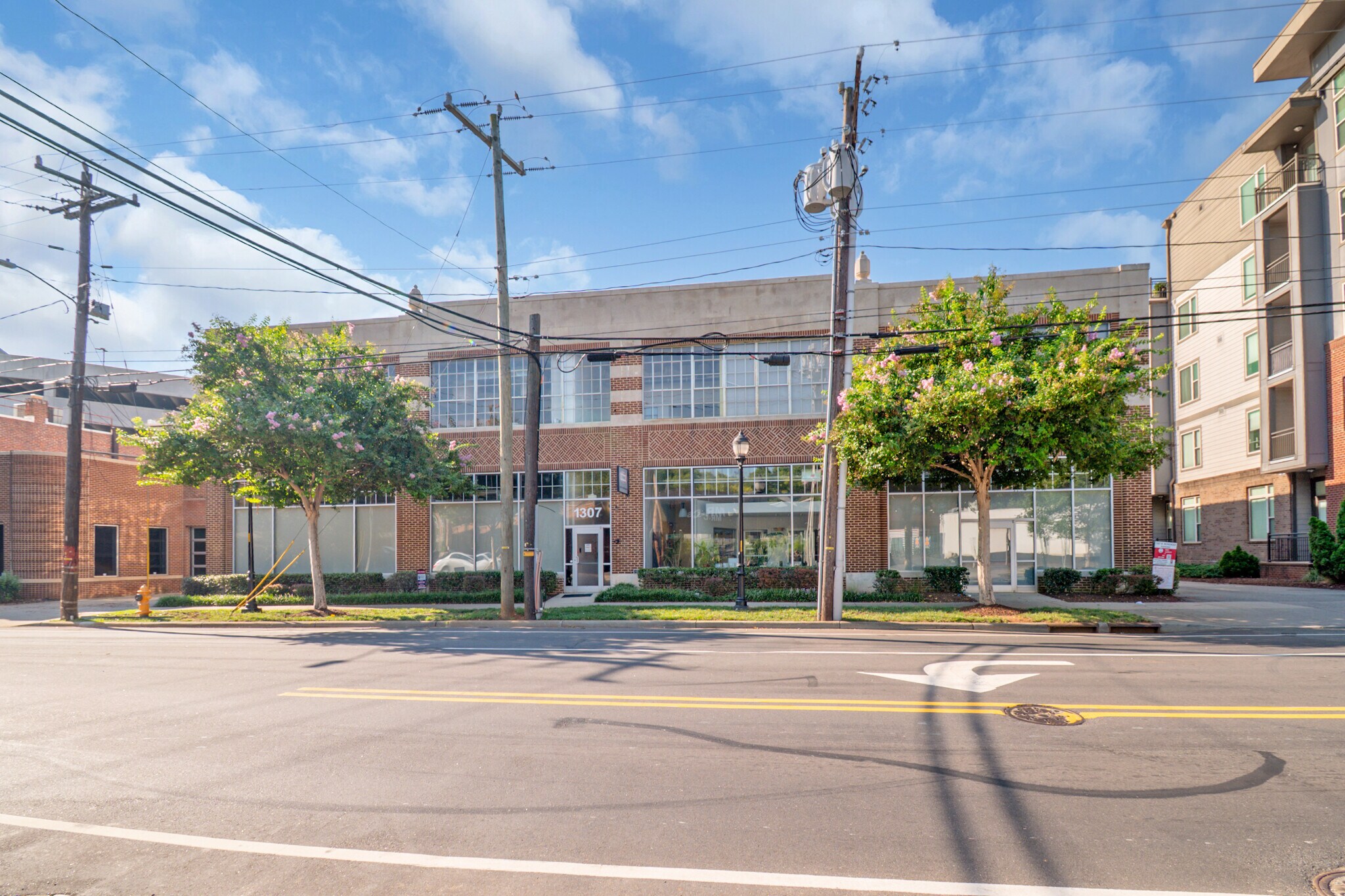 1307 W Morehead St, Charlotte, NC for lease Building Photo- Image 1 of 2