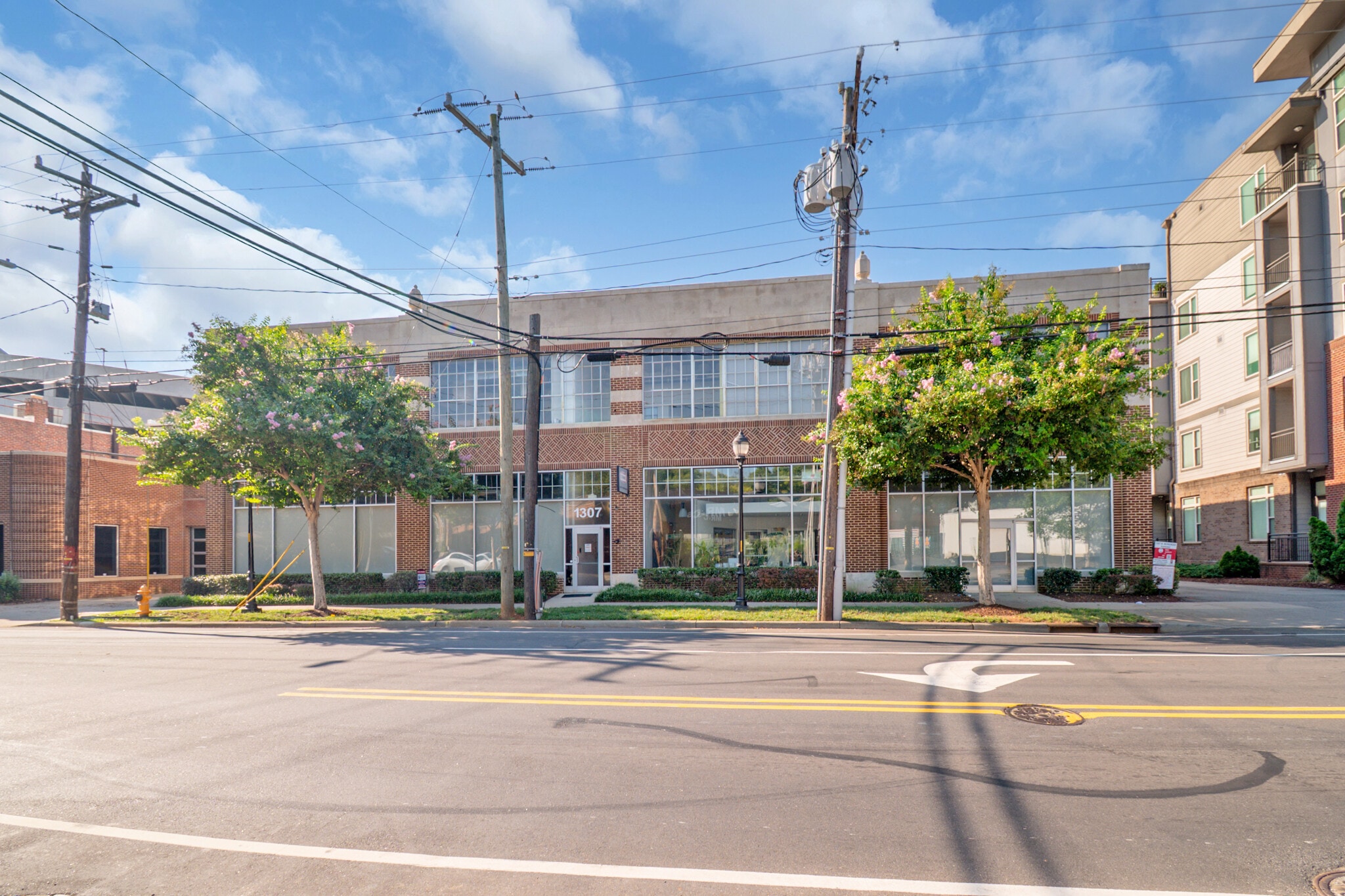 1307 W Morehead St, Charlotte, NC à louer Photo du bâtiment- Image 1 de 2