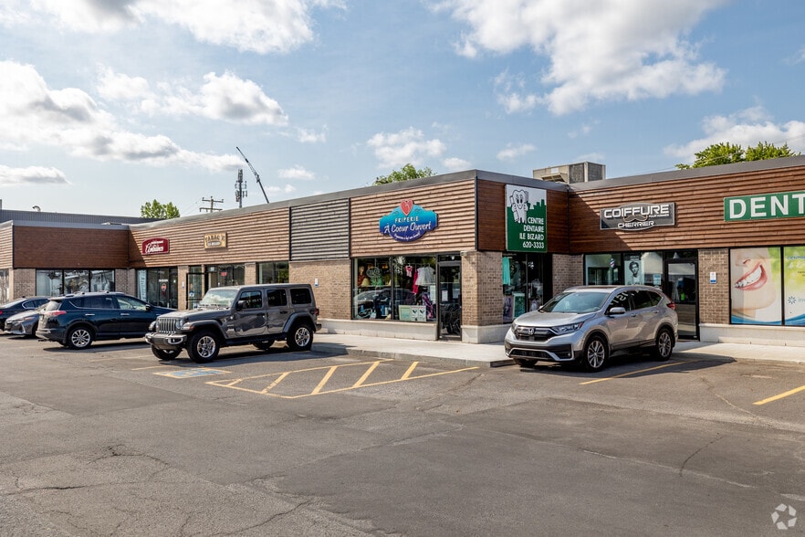 100-136 Boul Jacques-Bizard, Montréal, QC à louer - Photo principale - Image 1 de 5