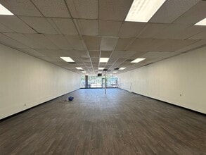 17503-17587 Imperial Valley Dr, Houston, TX for lease Interior Photo- Image 1 of 3