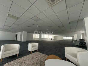 Office in Vélizy-Villacoublay for lease Interior Photo- Image 1 of 3