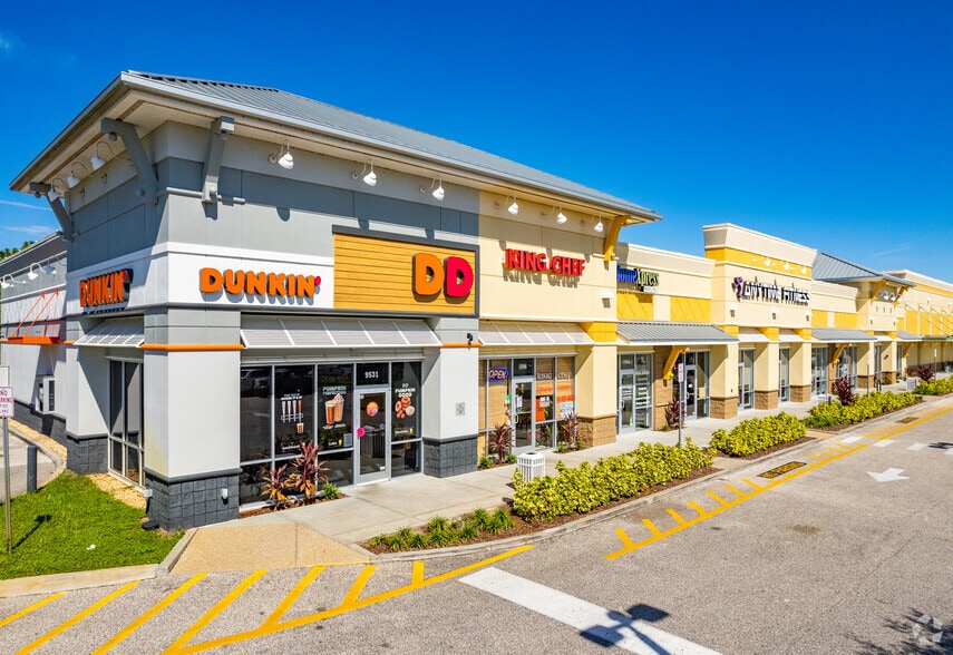 9595 Commercial Way, Weeki Wachee, FL for lease - Building Photo - Image 3 of 7