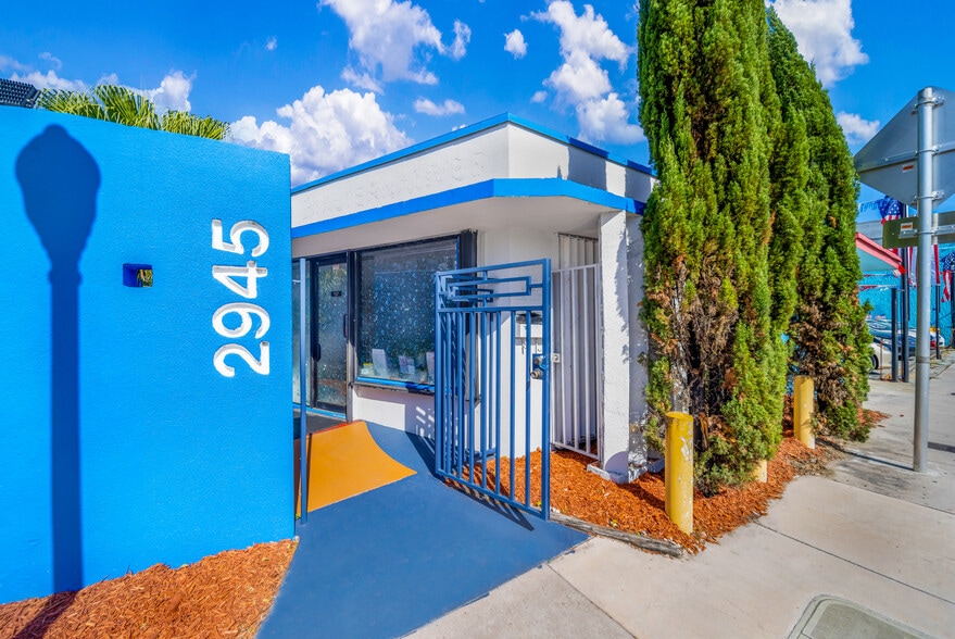 2945 SW 8th St, Miami, FL à louer - Photo principale - Image 1 de 34