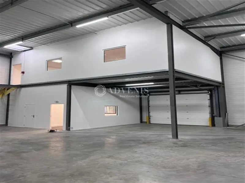 Office in Trappes for sale Building Photo- Image 1 of 4