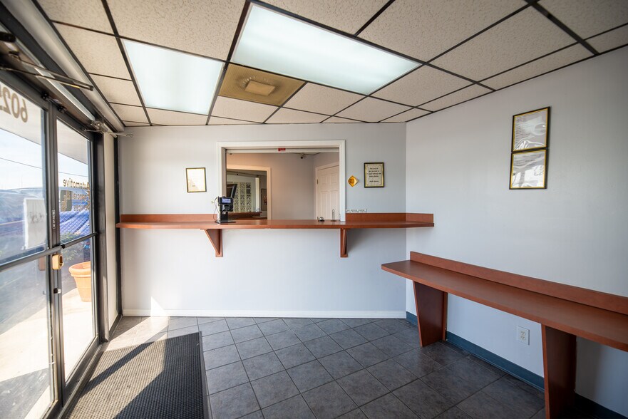 6025 N Dale Mabry Hwy, Tampa, FL à louer - Photo du bâtiment - Image 2 de 19