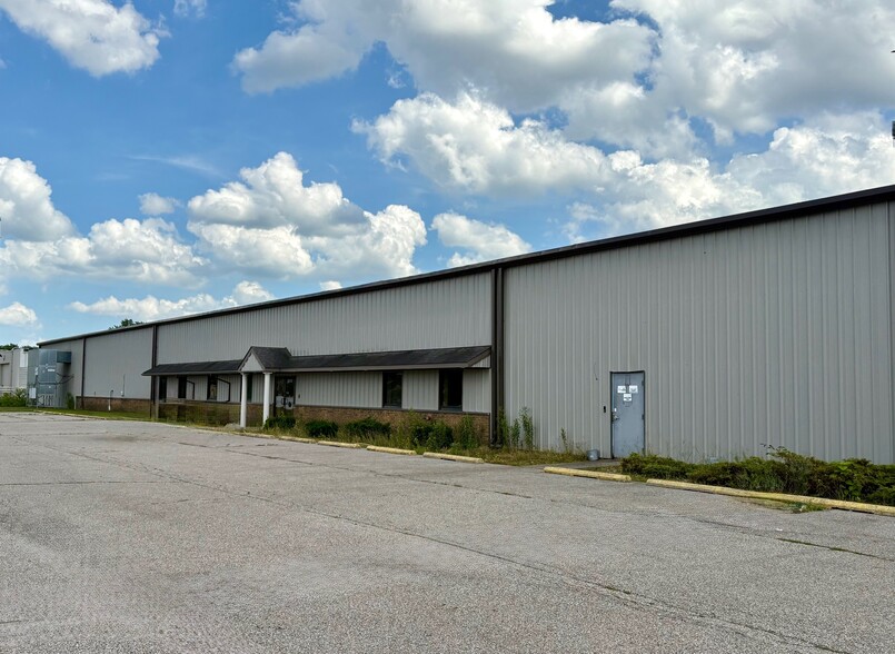 1701 Conant St, Elkhart, IN for lease - Building Photo - Image 3 of 12
