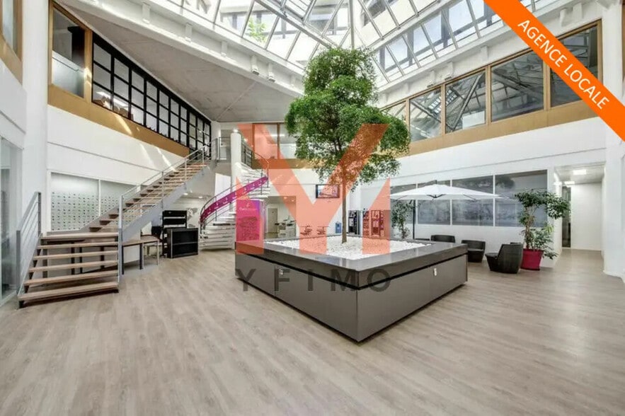 Office in Le Pecq for lease - Building Photo - Image 1 of 13