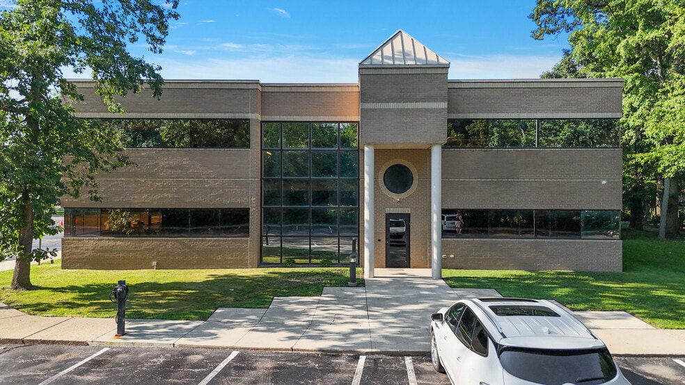 43750 Garfield Rd, Clinton Township, MI for lease - Building Photo - Image 2 of 21