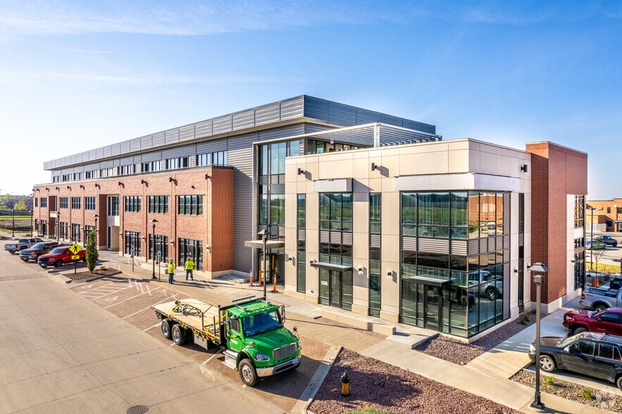 1345 SW Park Square Dr, Ankeny, IA for lease - Building Photo - Image 1 of 5