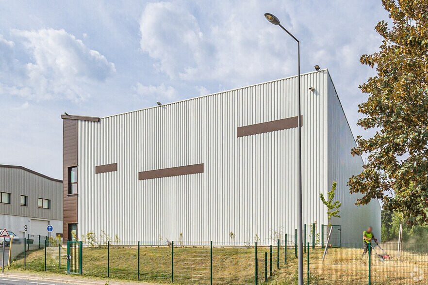 23 Rue Des Beaux Soleils, Osny for lease - Building Photo - Image 2 of 2