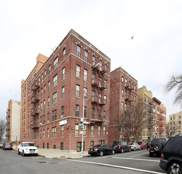 887 Crotona Pky N, Bronx, NY à louer - Photo principale - Image 1 de 18