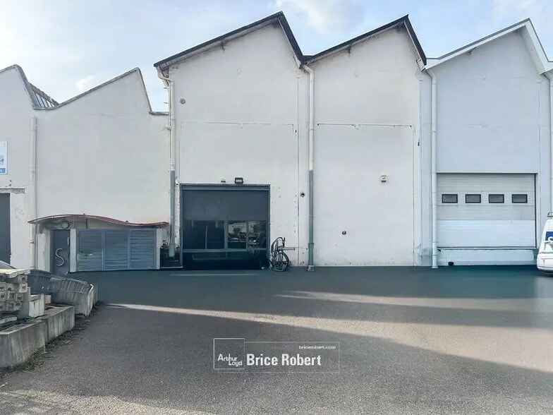 Office in Vénissieux for lease - Building Photo - Image 1 of 5