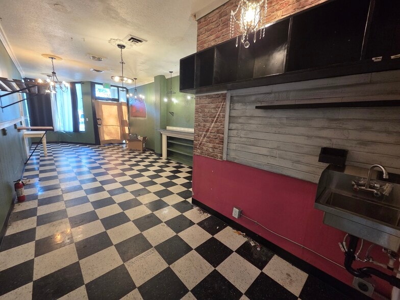 960-990 Commercial St SE, Salem, OR for lease - Building Photo - Image 2 of 4