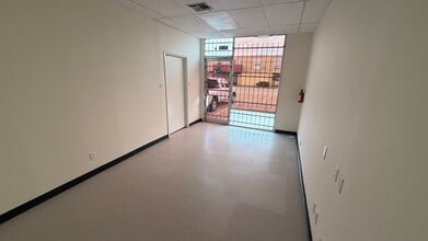 6901 Mullins Dr, Houston, TX for lease Interior Photo- Image 2 of 4