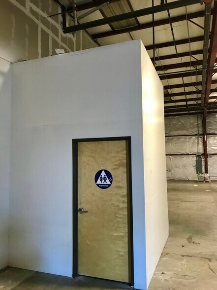 1360 N McDowell Blvd, Petaluma, CA for lease - Interior Photo - Image 3 of 5