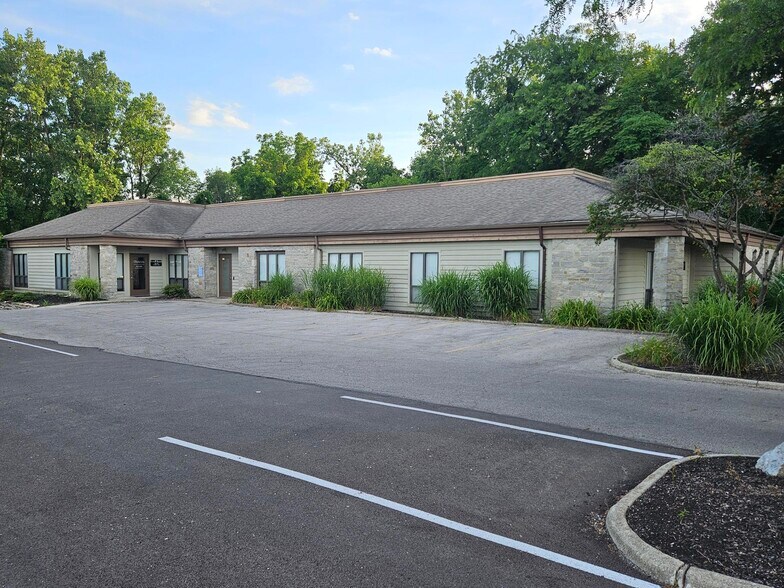 2041-2067 Stringtown Rd, Grove City, OH à louer - Photo du bâtiment - Image 2 de 3