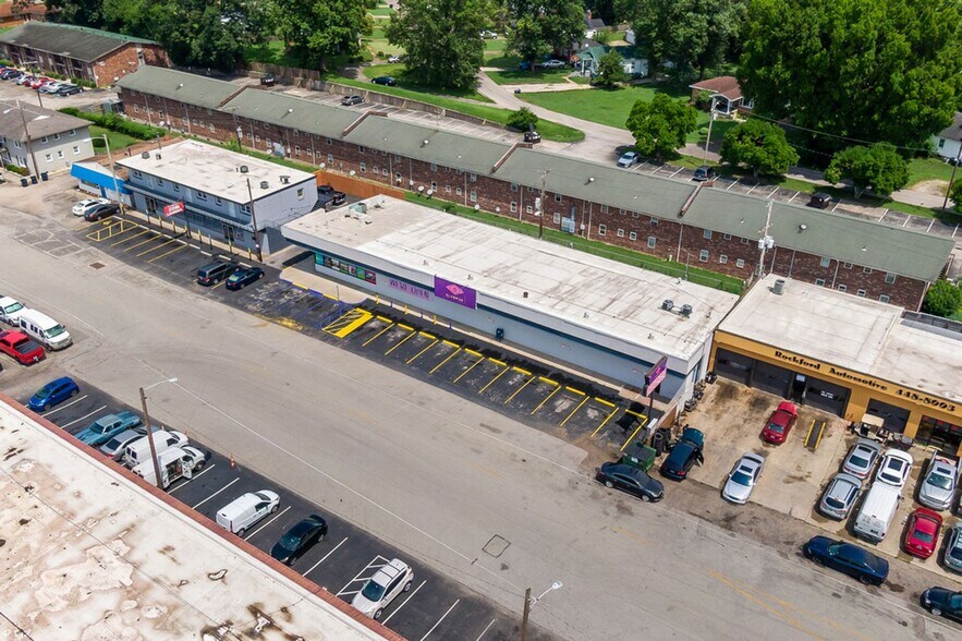 4741 Rockford Plz, Louisville, KY à vendre - Photo du bâtiment - Image 3 de 17