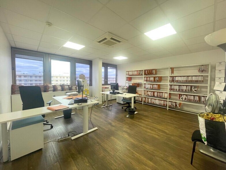 Bureau dans Poissy à louer - Photo intérieure - Image 2 de 9