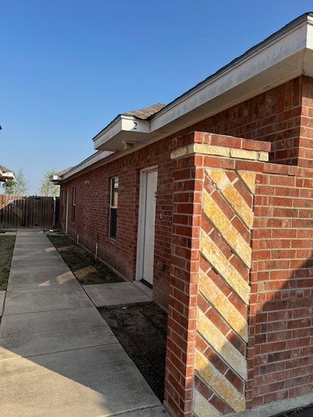 4 fourplexes - Stewart Landing portfolio of 4 properties for sale on LoopNet.ca - Building Photo - Image 3 of 10