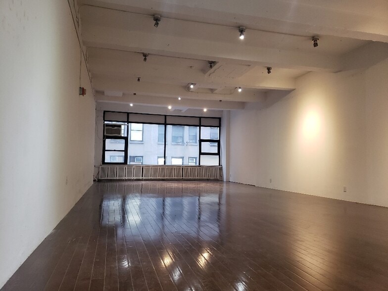 153 W 36th St, New York, NY for lease - Interior Photo - Image 2 of 9