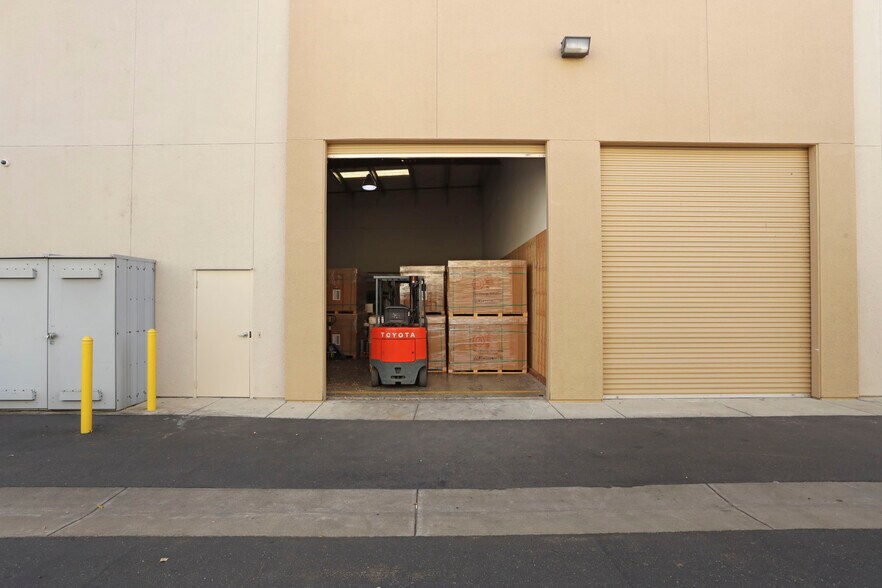600-626 Commerce Ct, Manteca, CA for lease - Building Photo - Image 3 of 24