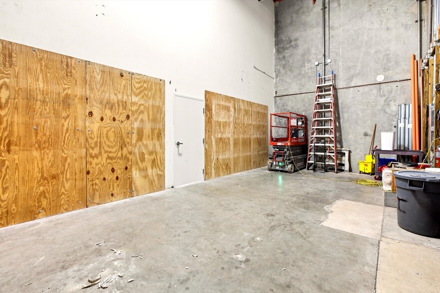 2721 NW 19th St, Pompano Beach, FL for lease - Building Photo - Image 2 of 19