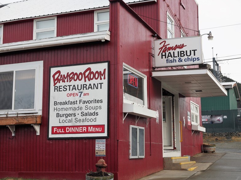 11-15 2nd Ave, Haines, AK à vendre - Photo du bâtiment - Image 2 de 6