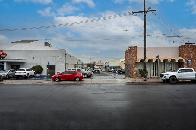 Plus de détails pour 15023-15035 Califa St, Van Nuys, CA - Industriel à louer