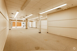 1431-1527 Rebecca St, Oakville, ON for lease Interior Photo- Image 2 of 4