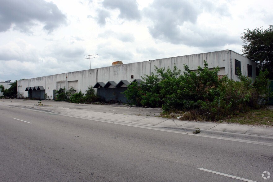 2450-2460 NW 151st St, Miami, FL à louer - Photo du bâtiment - Image 3 de 43