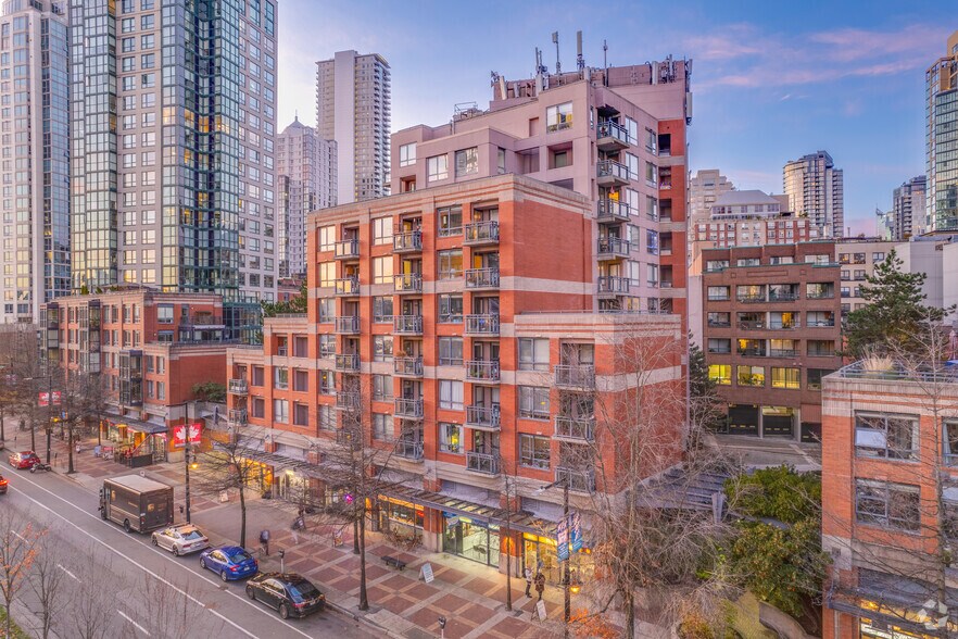 1231 Pacific Blvd, Vancouver, BC à vendre - Photo principale - Image 1 de 1