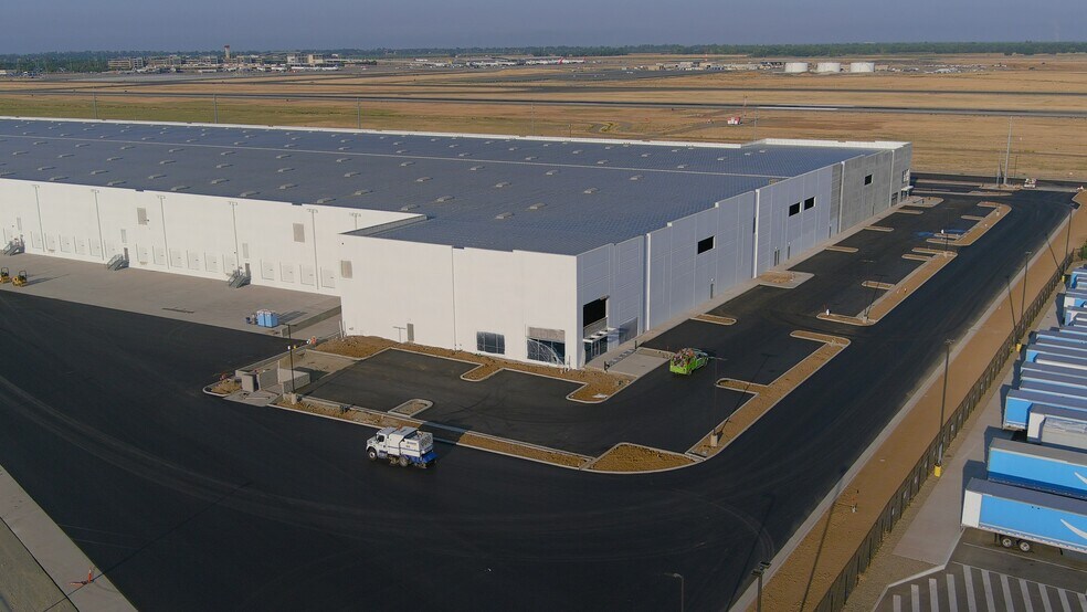 7320 Power Line Rd, Sacramento, CA à louer - Photo du bâtiment - Image 2 de 14