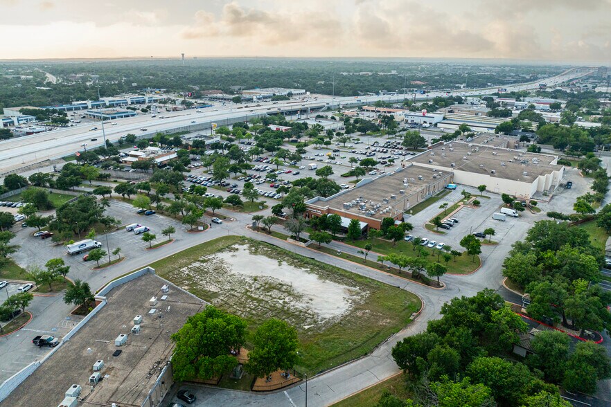 13343 N US Highway 183, Austin, TX à louer - Photo du bâtiment - Image 1 de 9