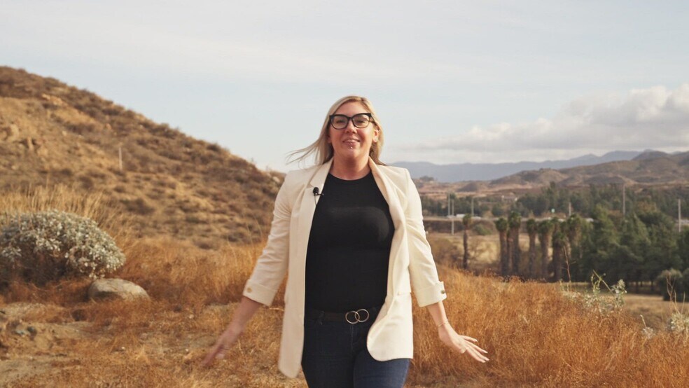 0 Love Lane, Lake Elsinore, CA à vendre - Vidéo sur l’inscription commerciale - Image 2 de 8