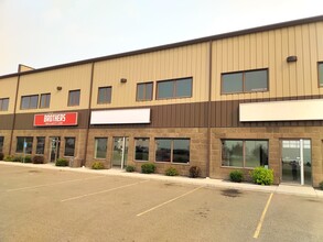 167 Queens Dr, Red Deer, AB for lease Building Photo- Image 1 of 7