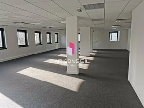 Office in Le Pecq for lease Interior Photo- Image 1 of 4