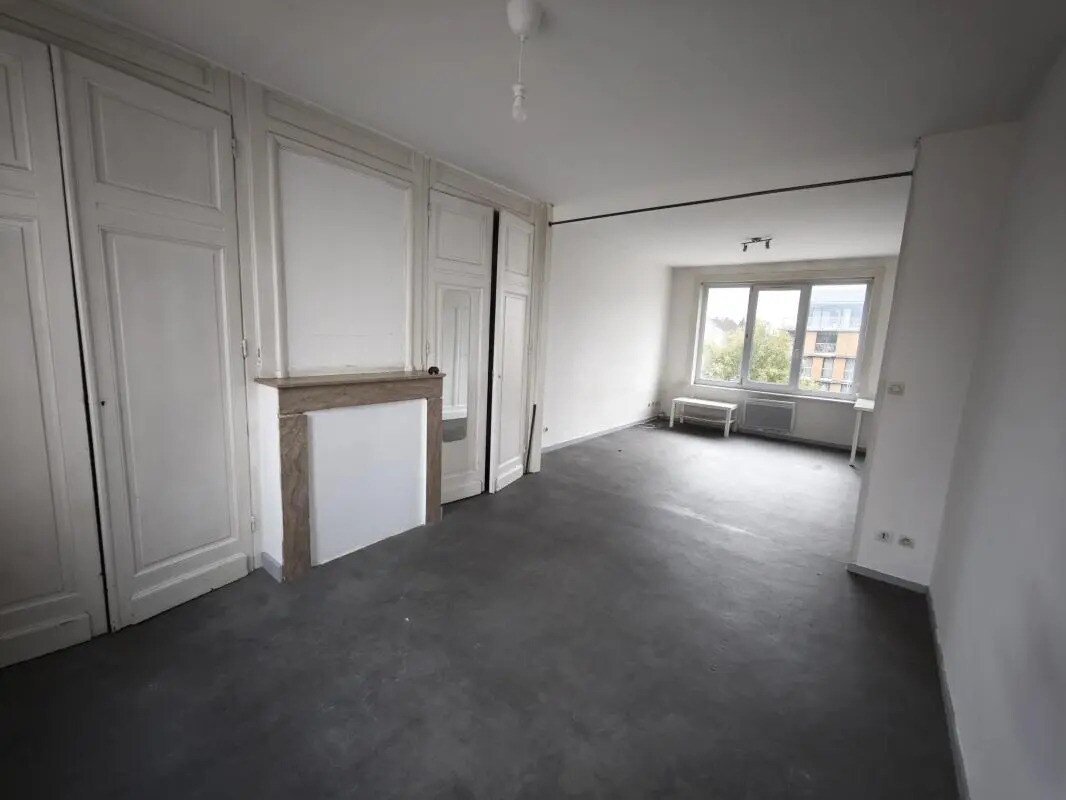 Retail in Lille for sale Interior Photo- Image 1 of 7