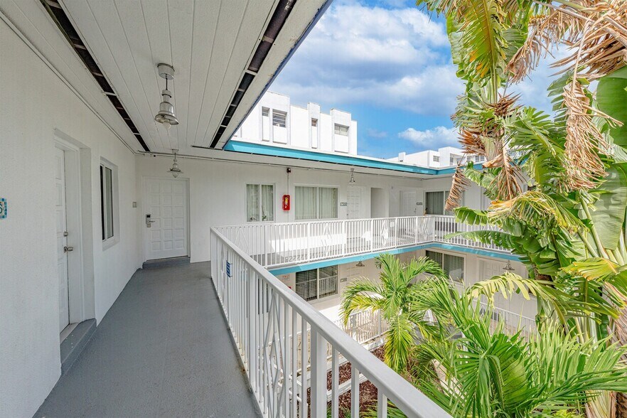 7710 Harding Ave, Miami Beach, FL à vendre - Photo du bâtiment - Image 3 de 14
