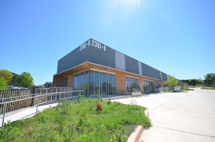 2301 E Riverside Dr, Austin, TX à louer - Photo du bâtiment - Image 3 de 37