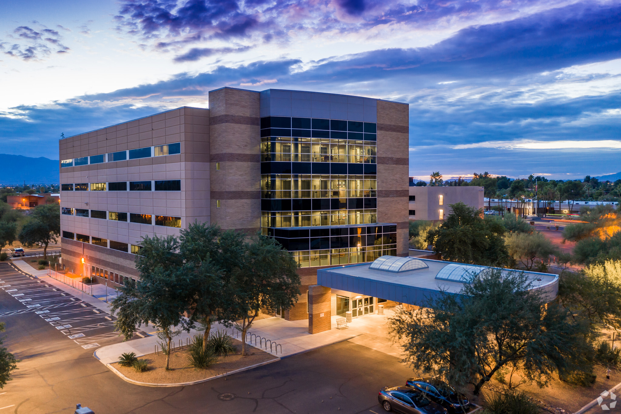 6567 E Carondelet Dr, Tucson, AZ for lease Primary Photo- Image 1 of 3