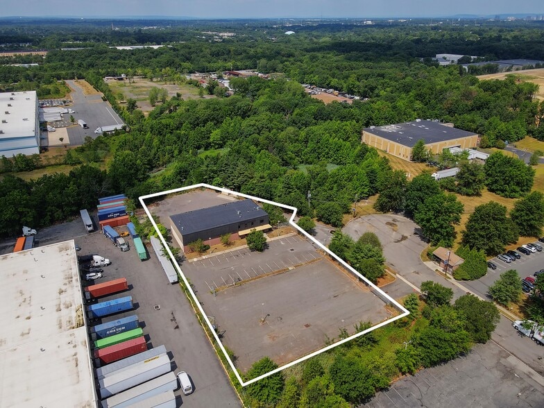 49 W Ferris St, East Brunswick, NJ for lease - Building Photo - Image 3 of 16