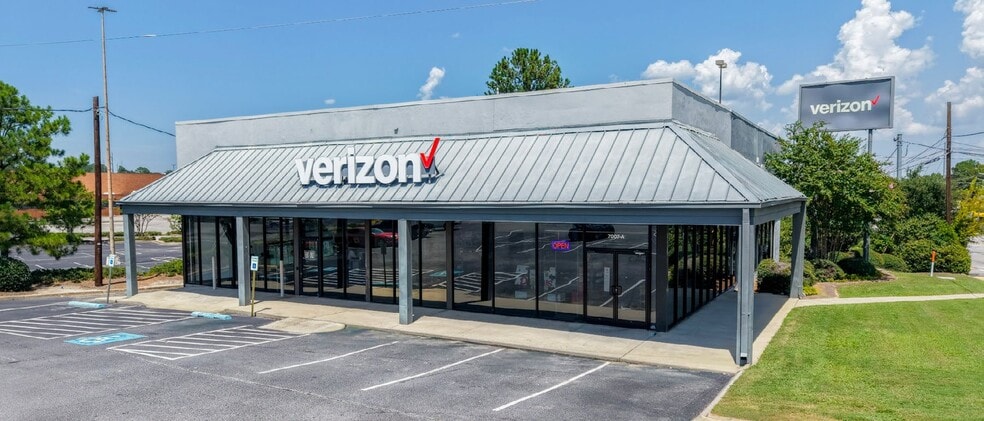 7007 A-7007 C Two Notch Rd, Columbia, SC for sale - Building Photo - Image 2 of 7