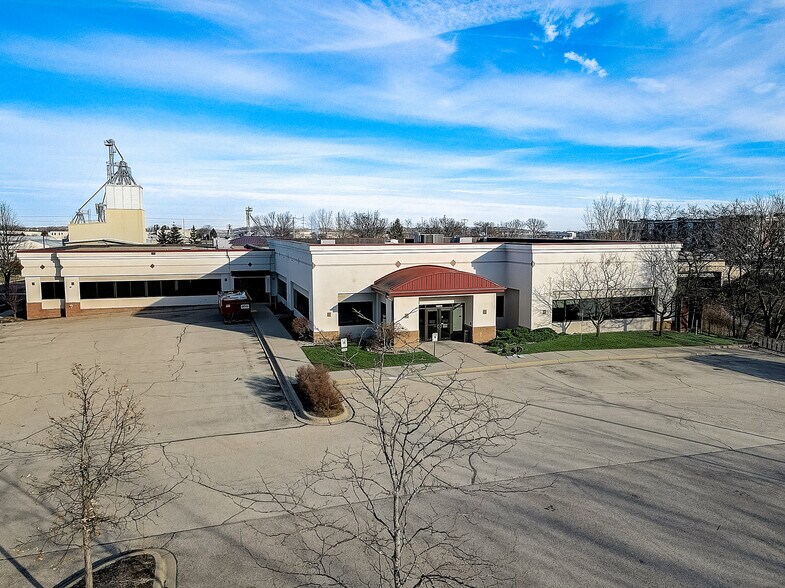 8505 Research Way, Middleton, WI for lease - Building Photo - Image 3 of 9