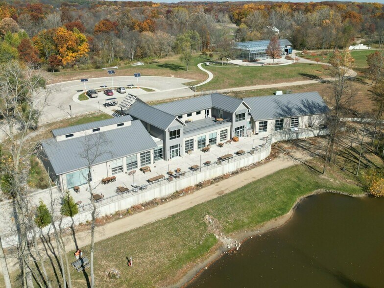 20390 N M 52, Chelsea, MI à louer - Photo du bâtiment - Image 1 de 33