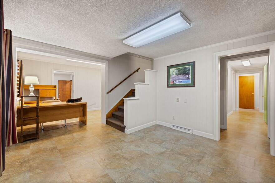 521 N Derr Dr, Lewisburg, PA à vendre - Photo du bâtiment - Image 3 de 27