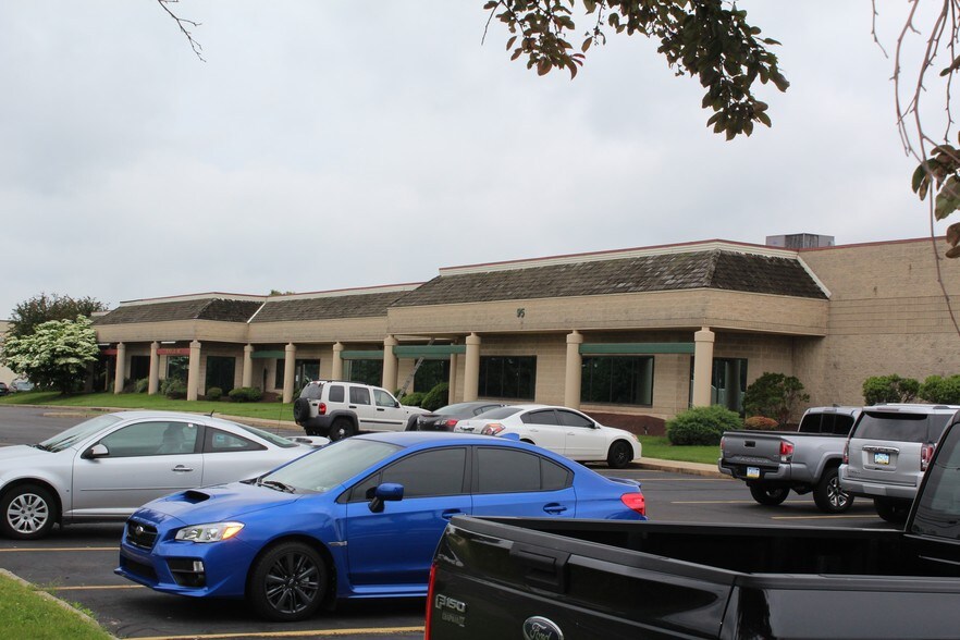 95 James Way, Southampton, PA à vendre - Photo du bâtiment - Image 3 de 21