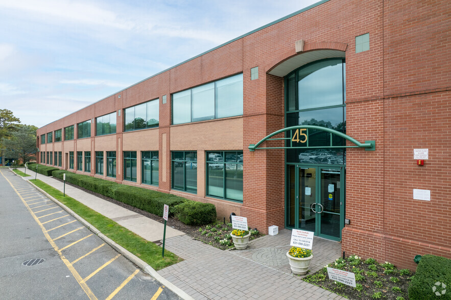 45 Research Way, East Setauket, NY for lease - Building Photo - Image 1 of 2