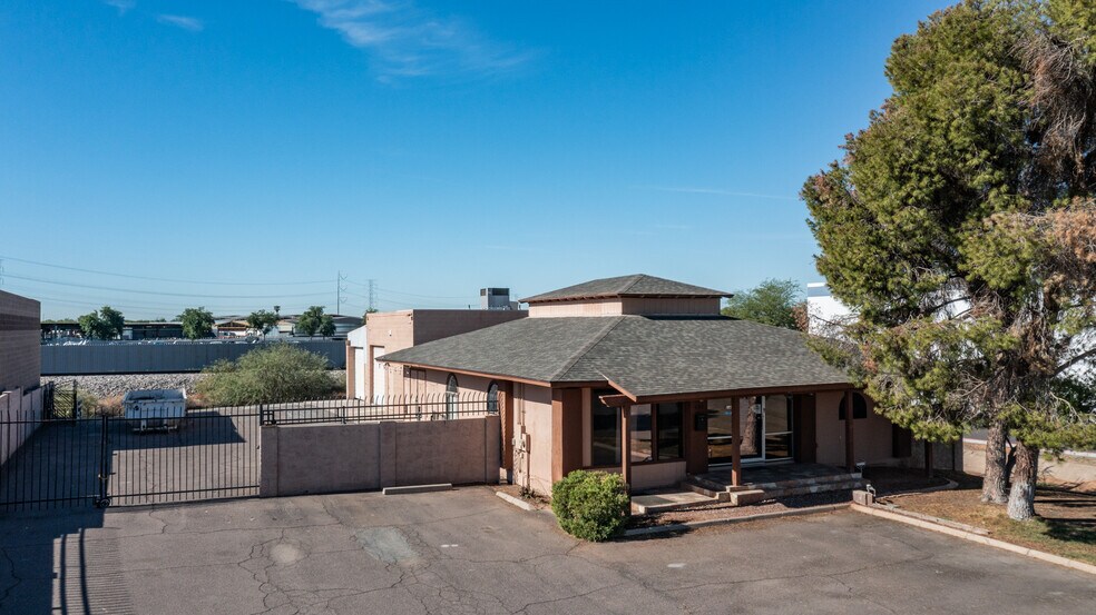 680 N Golden Key St, Gilbert, AZ à louer - Photo du bâtiment - Image 1 de 19