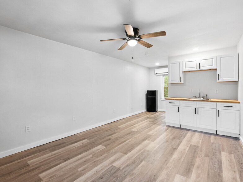 671 E Court St, Marion, NC à vendre - Photo du bâtiment - Image 2 de 28