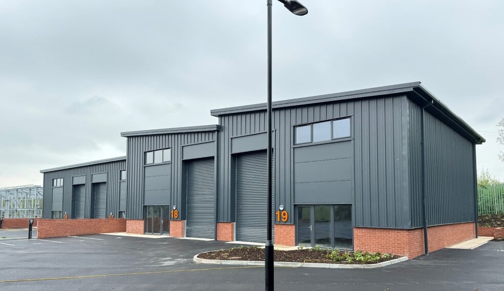 Knowle Ln, Eastleigh for lease - Primary Photo - Image 1 of 2